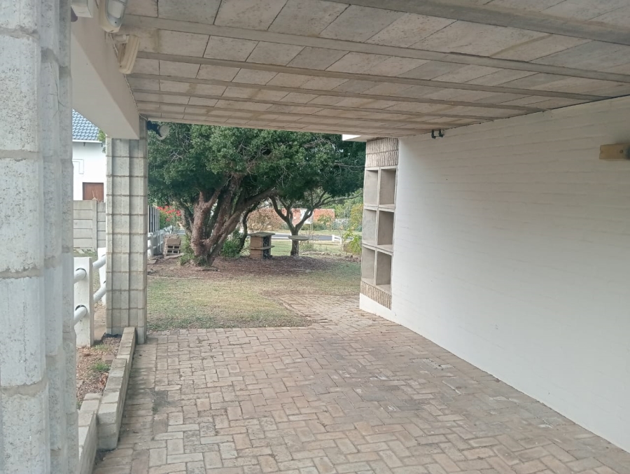 3 Bedroom Property for Sale in Wavecrest Eastern Cape